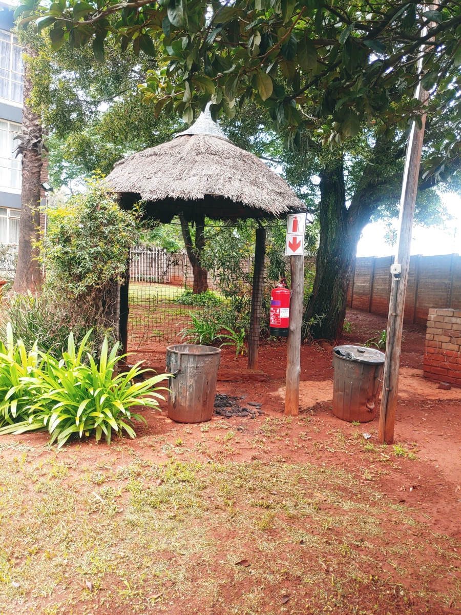 2 Bedroom Property for Sale in Rhodesfield Gauteng