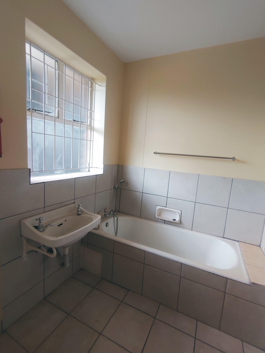 2 Bedroom Property for Sale in Rhodesfield Gauteng