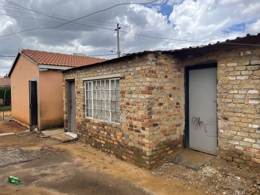 2 Bedroom Property for Sale in Lenasia South Gauteng