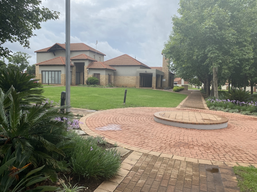 2 Bedroom Property for Sale in Crescent Wood Country Estate Gauteng