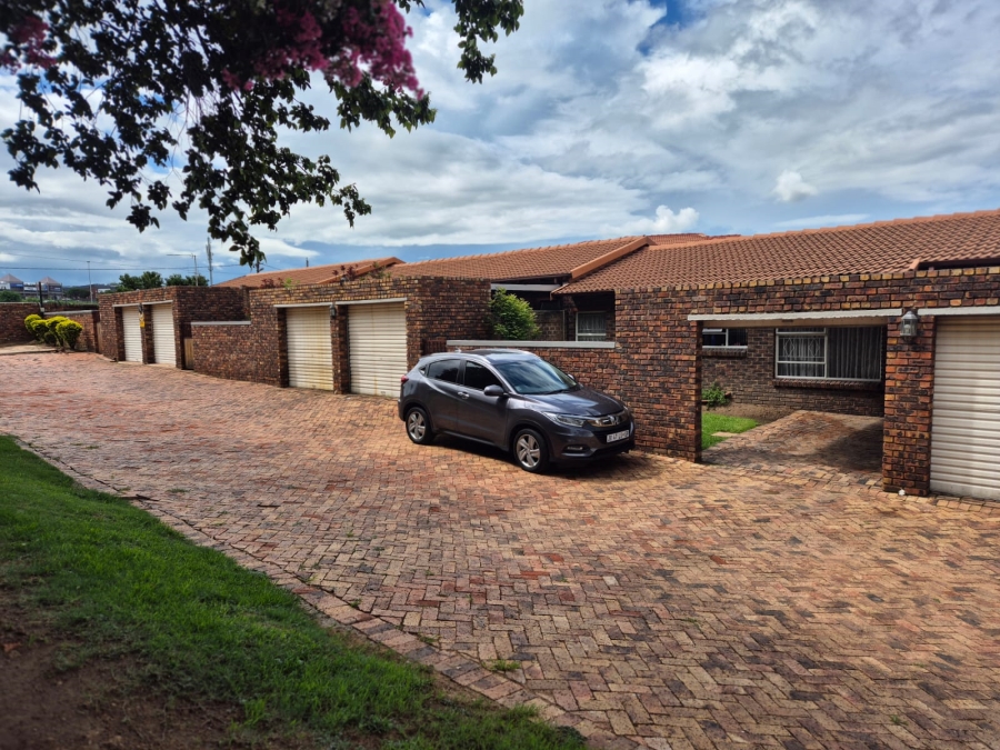 3 Bedroom Property for Sale in Buccleuch Gauteng