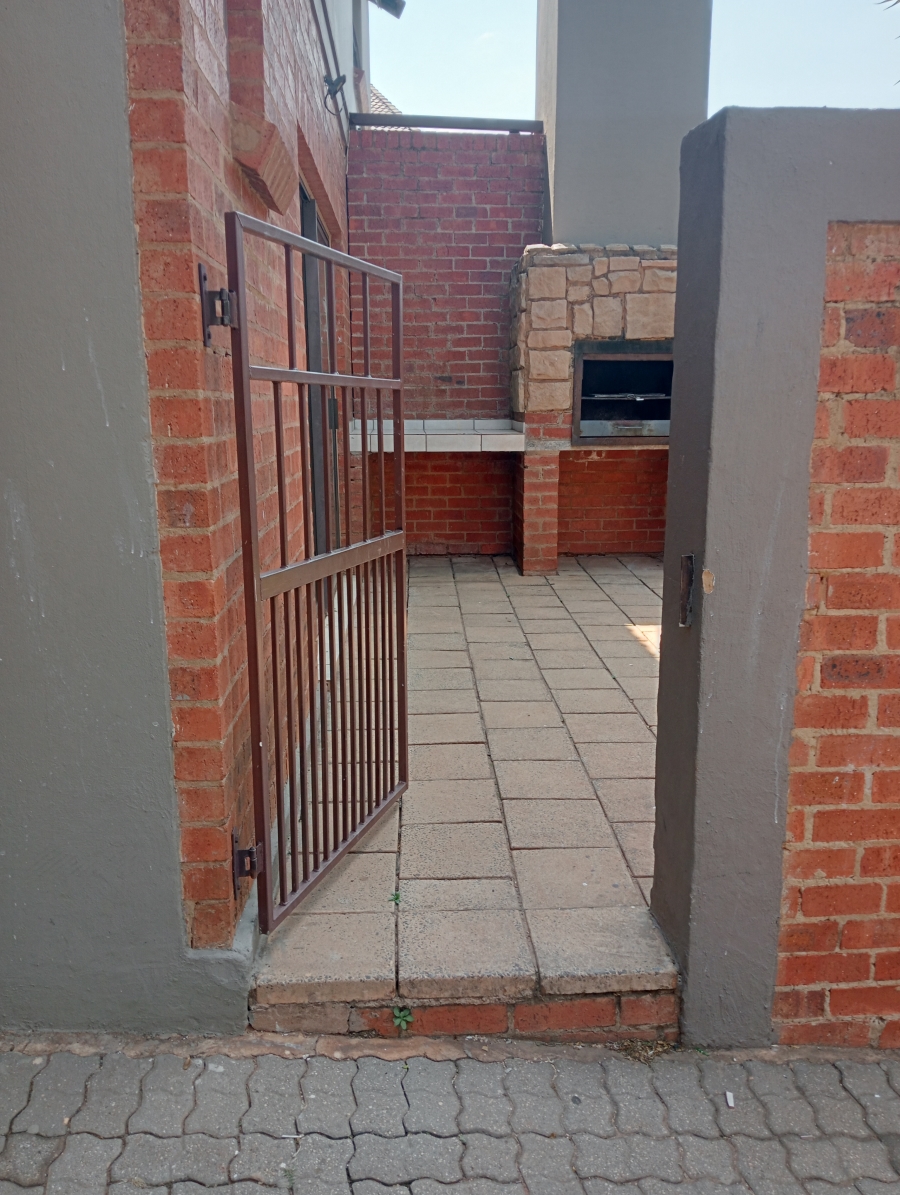 To Let 3 Bedroom Property for Rent in Noordheuwel Gauteng