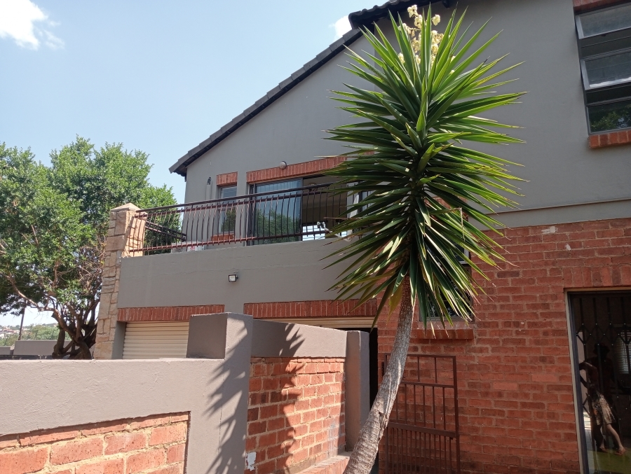 To Let 3 Bedroom Property for Rent in Noordheuwel Gauteng