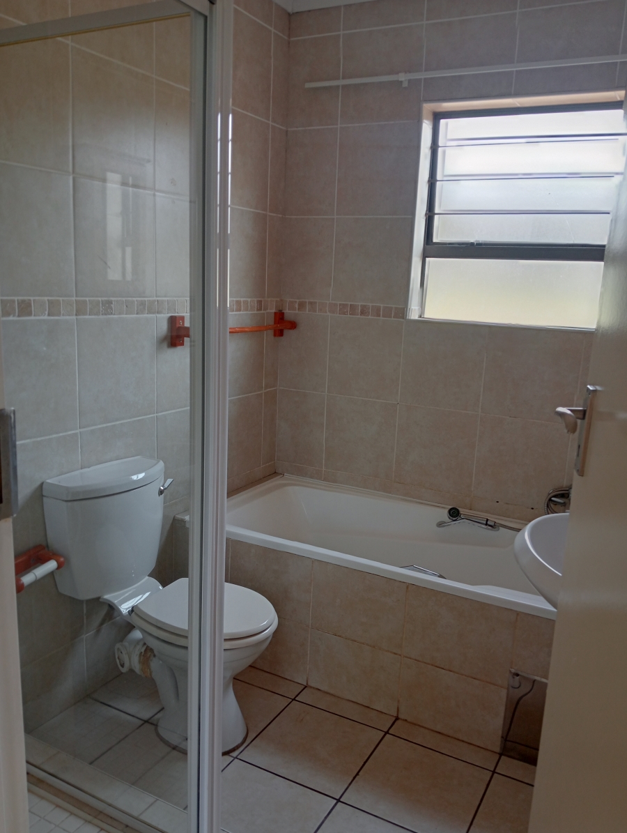 To Let 3 Bedroom Property for Rent in Noordheuwel Gauteng