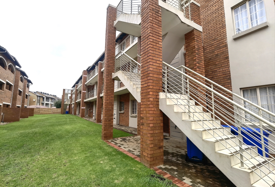 2 Bedroom Property for Sale in Monavoni Gauteng