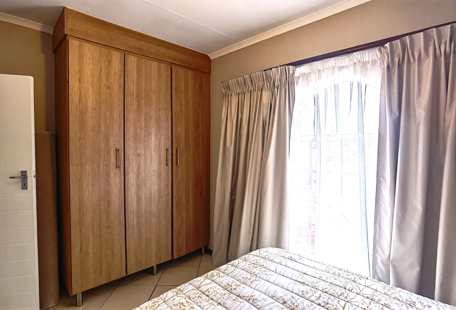 2 Bedroom Property for Sale in Monavoni Gauteng