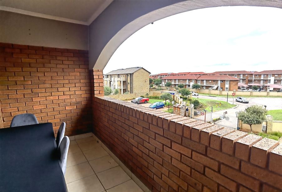 2 Bedroom Property for Sale in Monavoni Gauteng