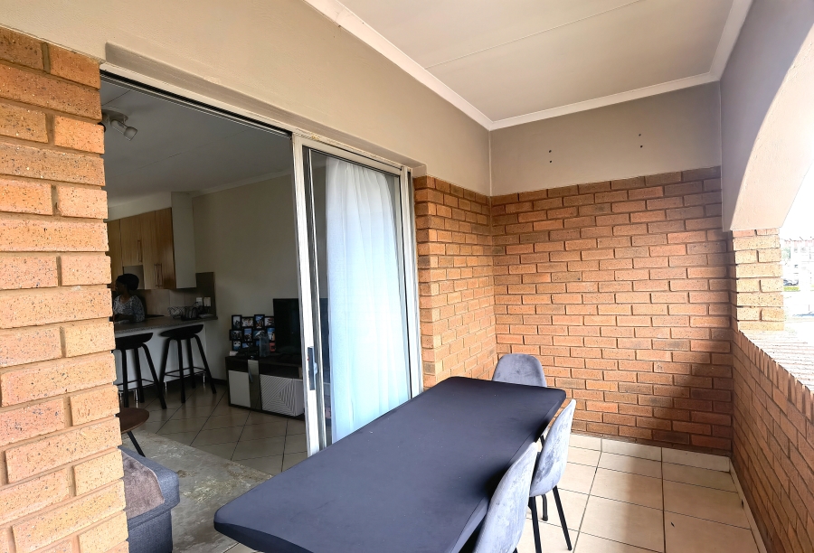 2 Bedroom Property for Sale in Monavoni Gauteng