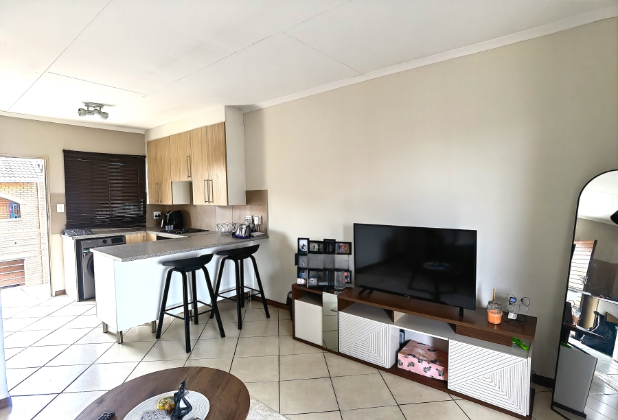 2 Bedroom Property for Sale in Monavoni Gauteng