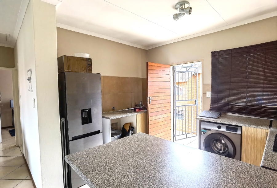 2 Bedroom Property for Sale in Monavoni Gauteng