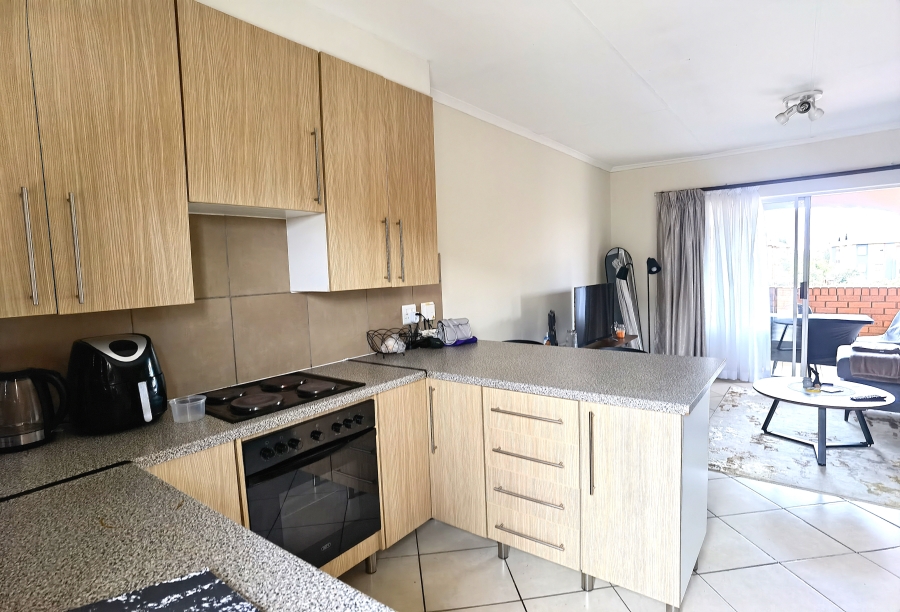 2 Bedroom Property for Sale in Monavoni Gauteng