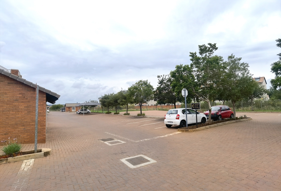 2 Bedroom Property for Sale in Monavoni Gauteng