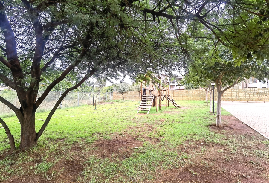 2 Bedroom Property for Sale in Monavoni Gauteng