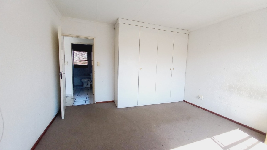 2 Bedroom Property for Sale in Buccleuch Gauteng