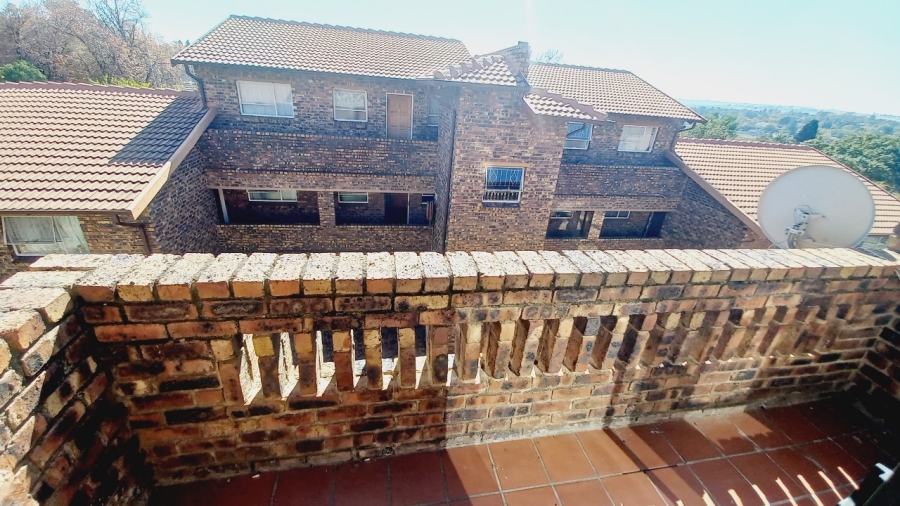 2 Bedroom Property for Sale in Buccleuch Gauteng