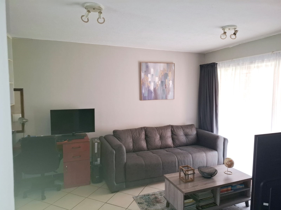 To Let 2 Bedroom Property for Rent in Noordwyk Gauteng