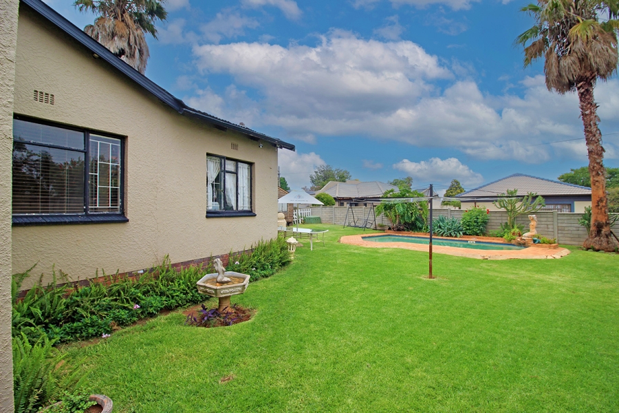 5 Bedroom Property for Sale in Witpoortjie Gauteng