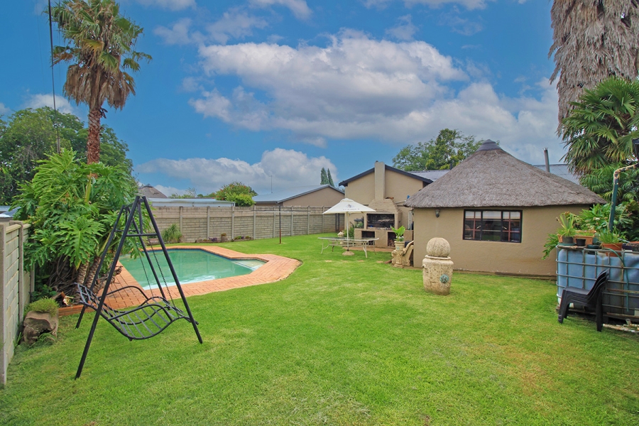 5 Bedroom Property for Sale in Witpoortjie Gauteng