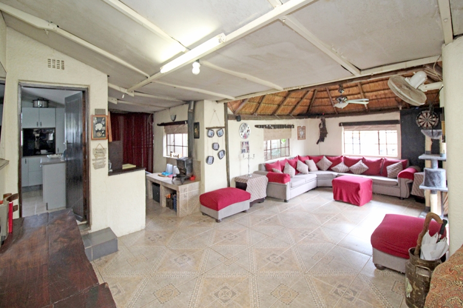 5 Bedroom Property for Sale in Witpoortjie Gauteng