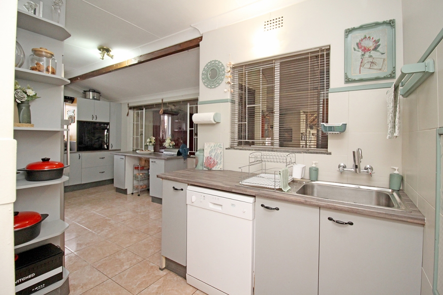 5 Bedroom Property for Sale in Witpoortjie Gauteng