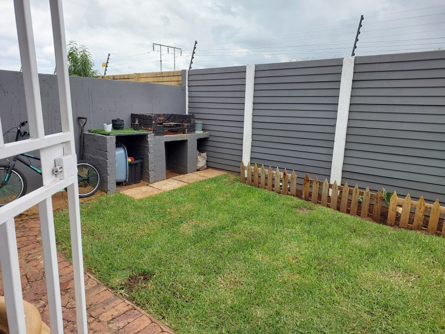 2 Bedroom Property for Sale in Kookrus Gauteng