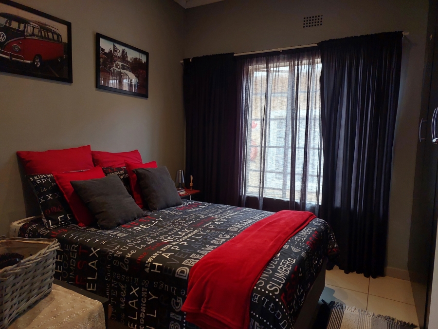 2 Bedroom Property for Sale in Kookrus Gauteng