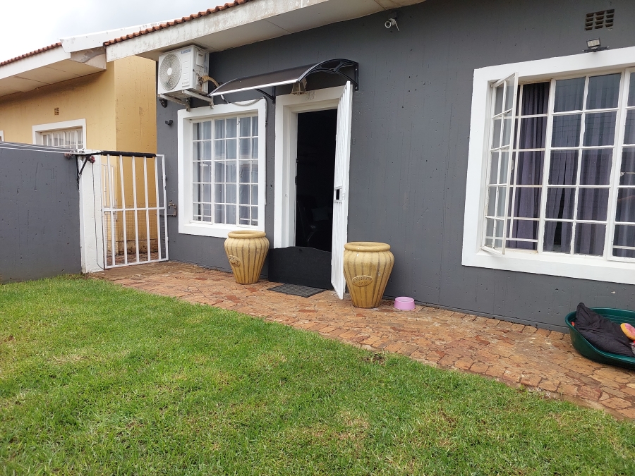 2 Bedroom Property for Sale in Kookrus Gauteng