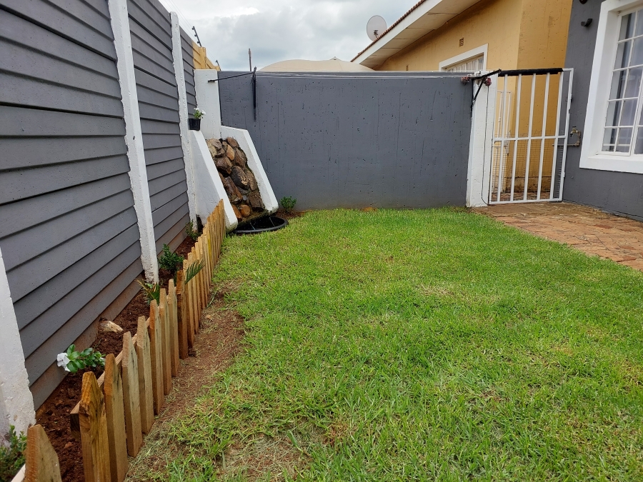 2 Bedroom Property for Sale in Kookrus Gauteng