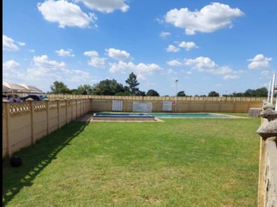 2 Bedroom Property for Sale in Kookrus Gauteng