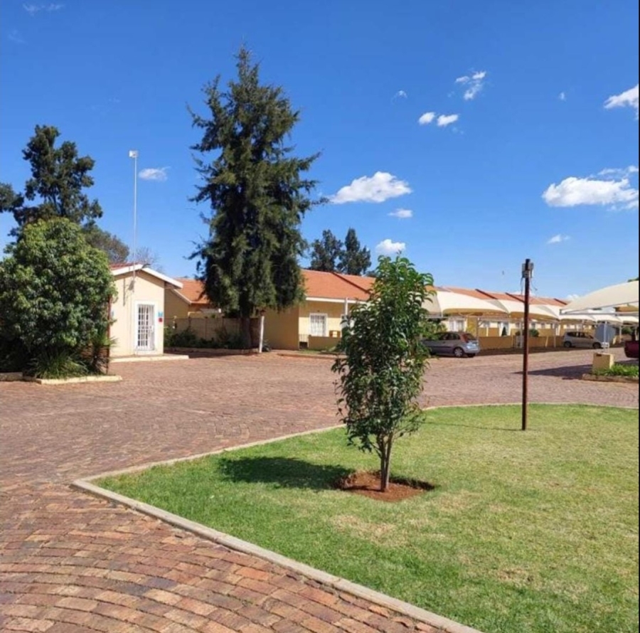 2 Bedroom Property for Sale in Kookrus Gauteng