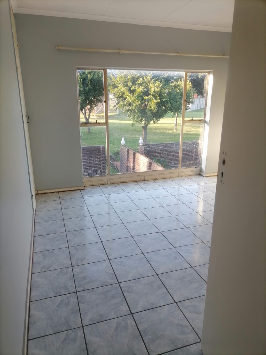 2 Bedroom Property for Sale in Groblerpark Gauteng