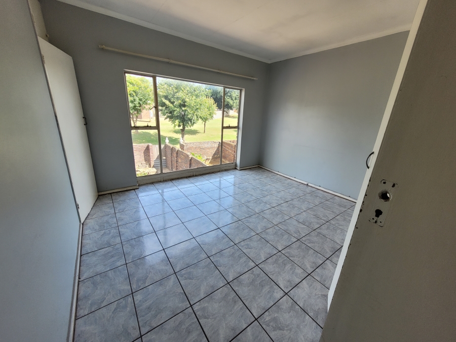 2 Bedroom Property for Sale in Groblerpark Gauteng