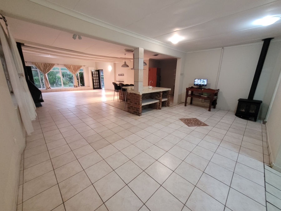 To Let 3 Bedroom Property for Rent in Fontainebleau Gauteng