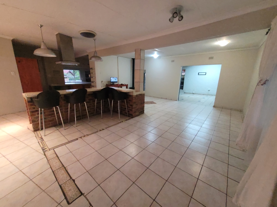 To Let 3 Bedroom Property for Rent in Fontainebleau Gauteng