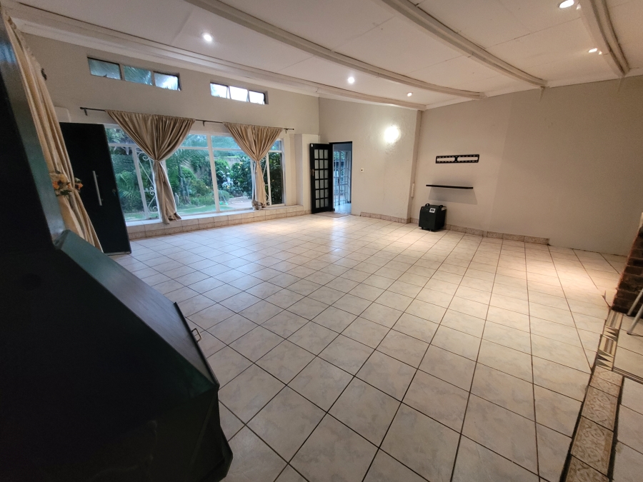 To Let 3 Bedroom Property for Rent in Fontainebleau Gauteng