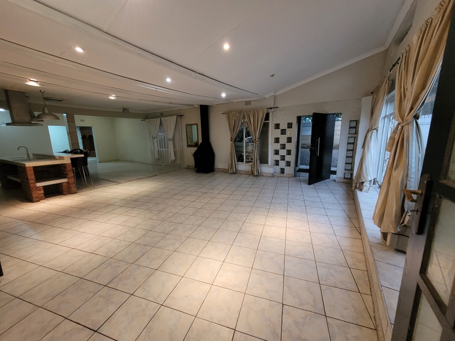 To Let 3 Bedroom Property for Rent in Fontainebleau Gauteng