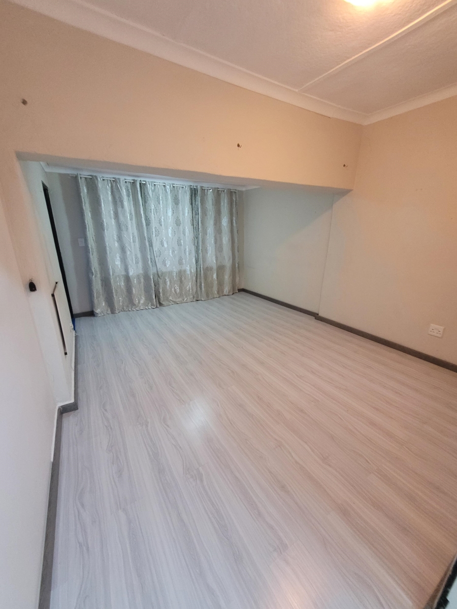 To Let 3 Bedroom Property for Rent in Fontainebleau Gauteng