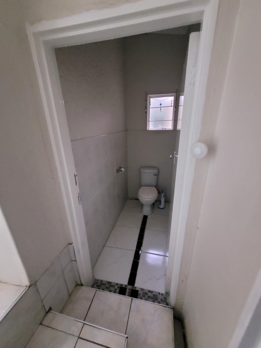 To Let 3 Bedroom Property for Rent in Fontainebleau Gauteng