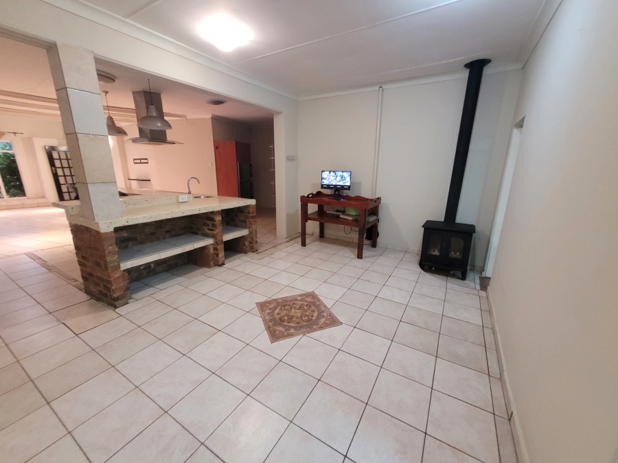 To Let 3 Bedroom Property for Rent in Fontainebleau Gauteng