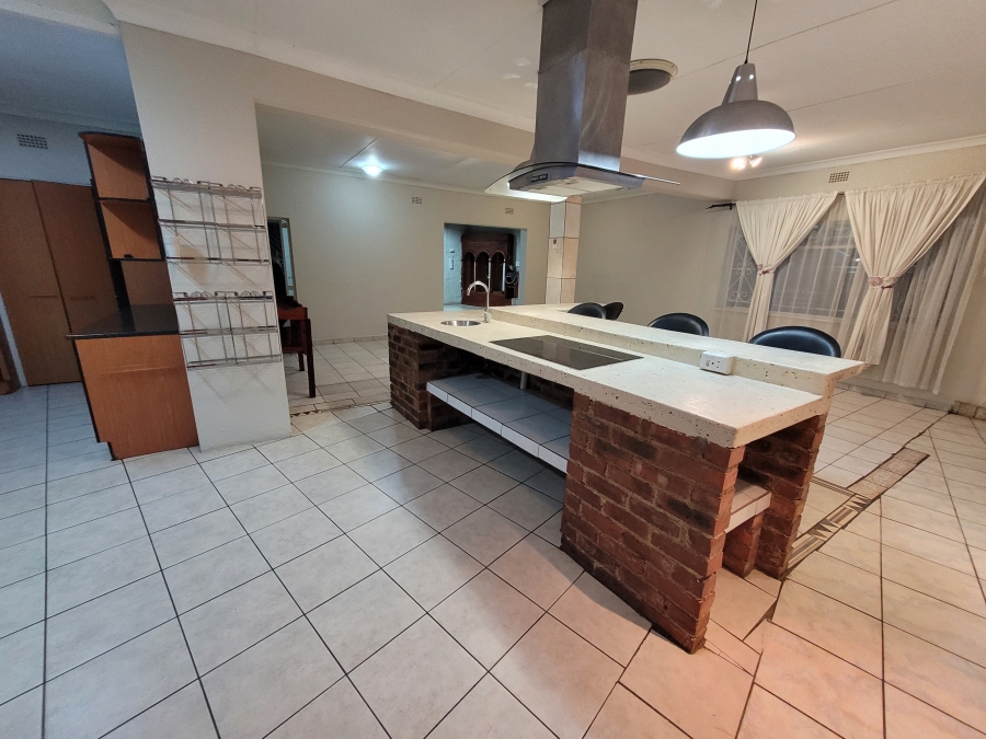 To Let 3 Bedroom Property for Rent in Fontainebleau Gauteng