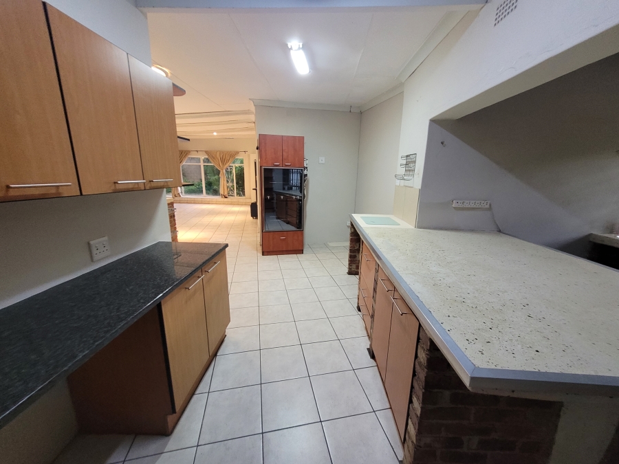 To Let 3 Bedroom Property for Rent in Fontainebleau Gauteng