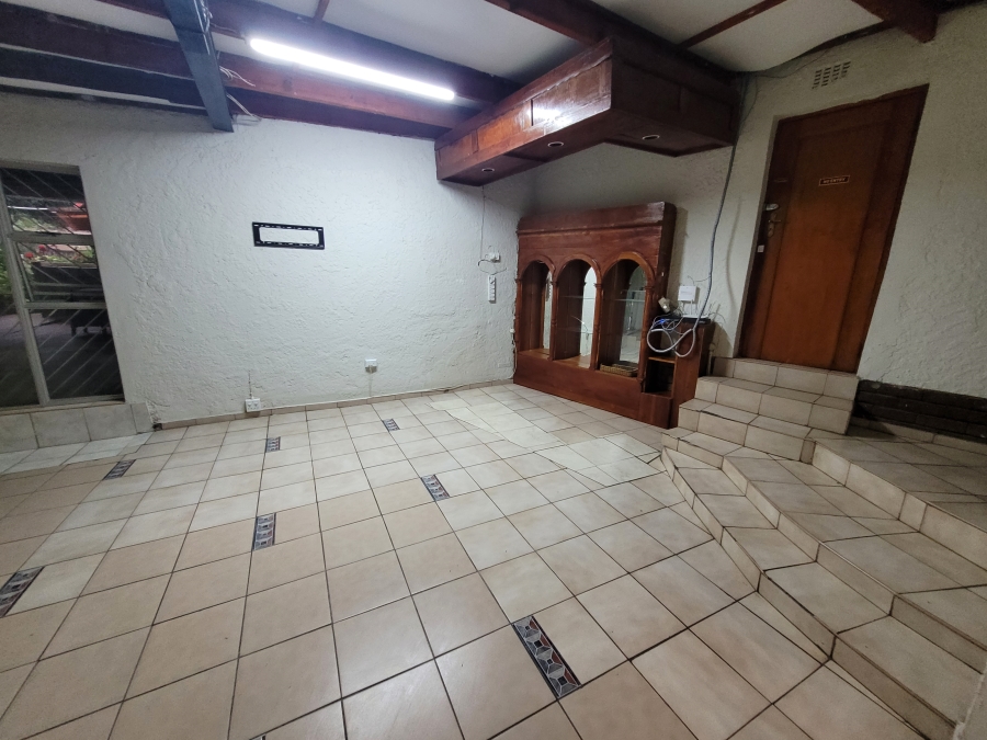 To Let 3 Bedroom Property for Rent in Fontainebleau Gauteng