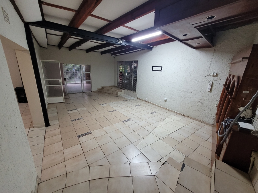 To Let 3 Bedroom Property for Rent in Fontainebleau Gauteng