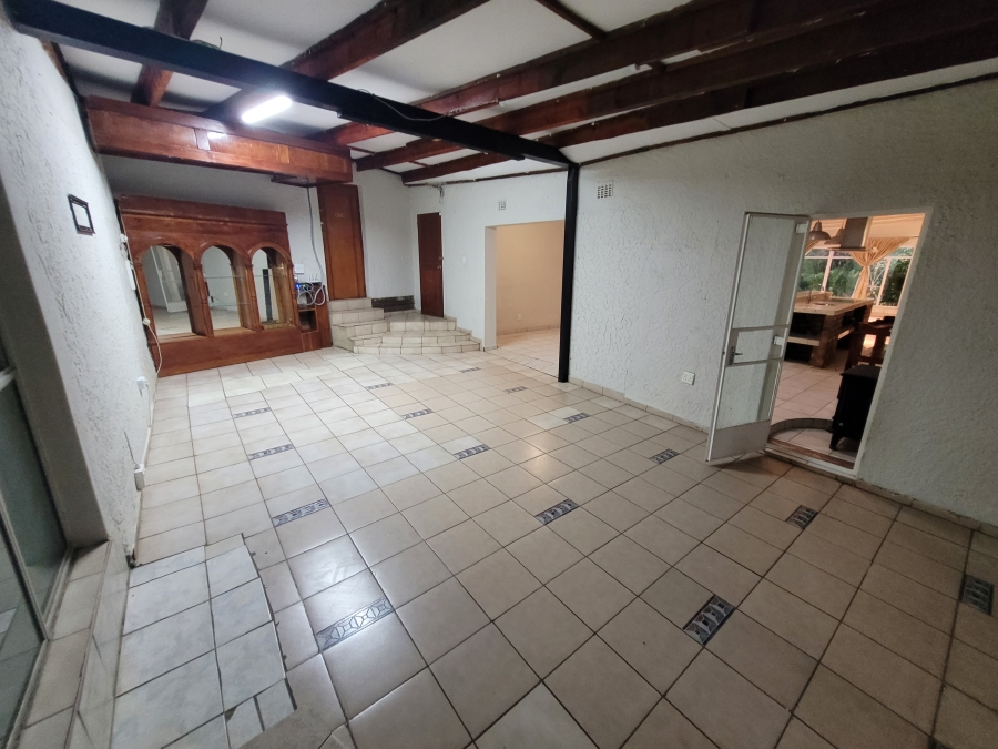 To Let 3 Bedroom Property for Rent in Fontainebleau Gauteng