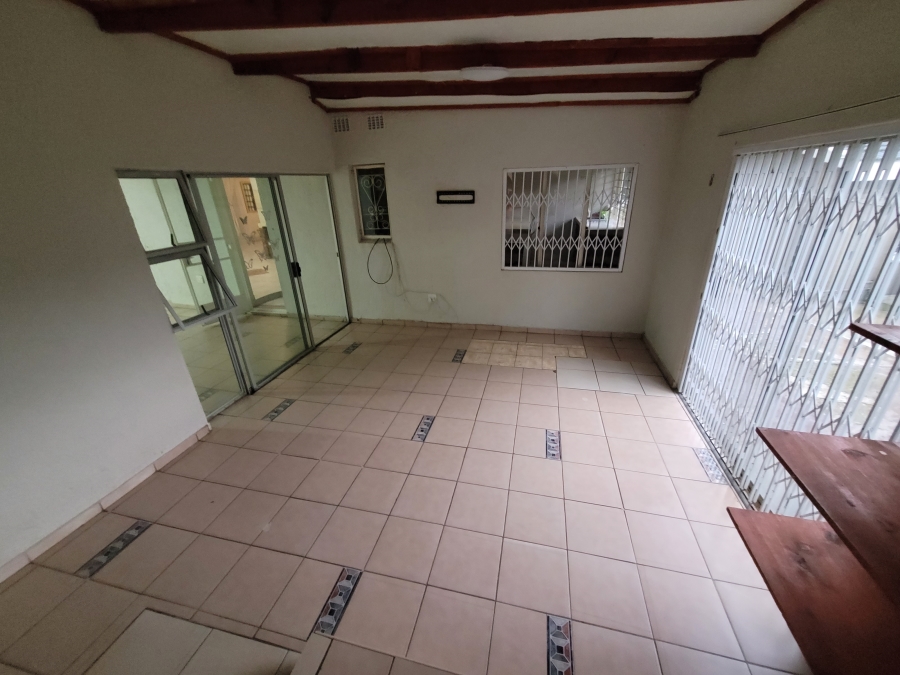 To Let 3 Bedroom Property for Rent in Fontainebleau Gauteng