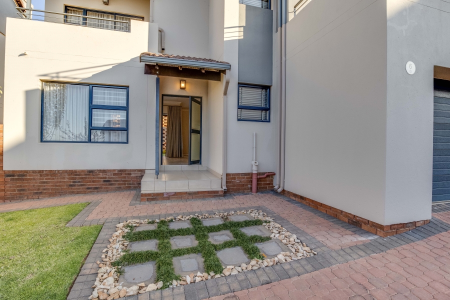 To Let 3 Bedroom Property for Rent in Amorosa Gauteng