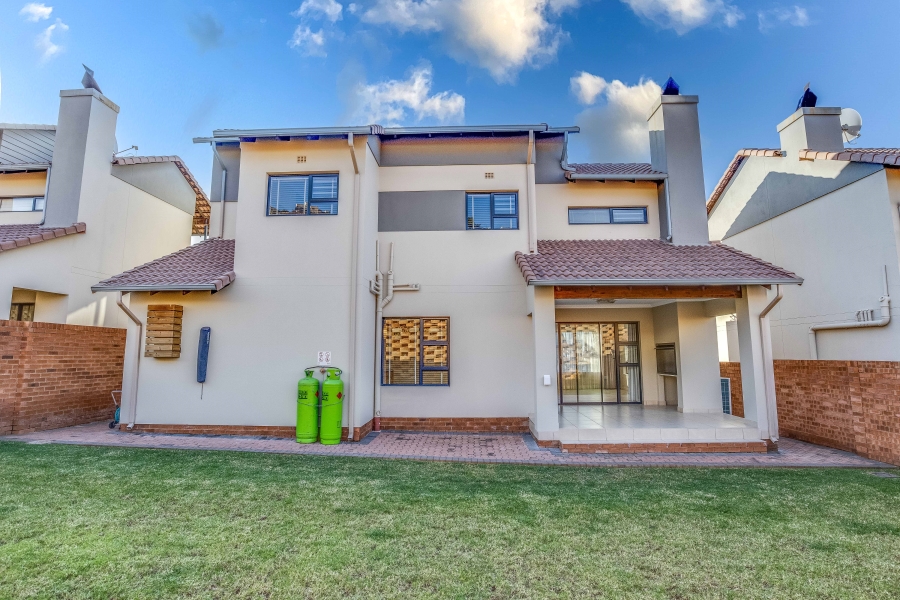 To Let 3 Bedroom Property for Rent in Amorosa Gauteng