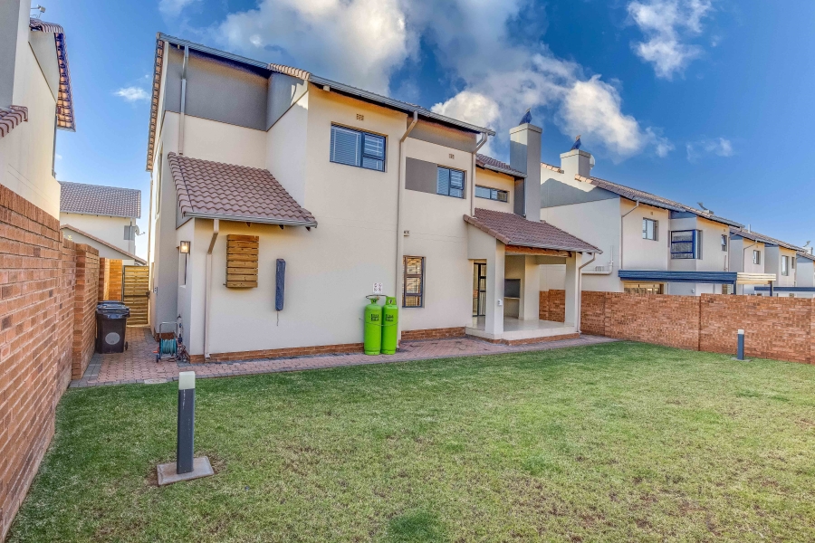 To Let 3 Bedroom Property for Rent in Amorosa Gauteng