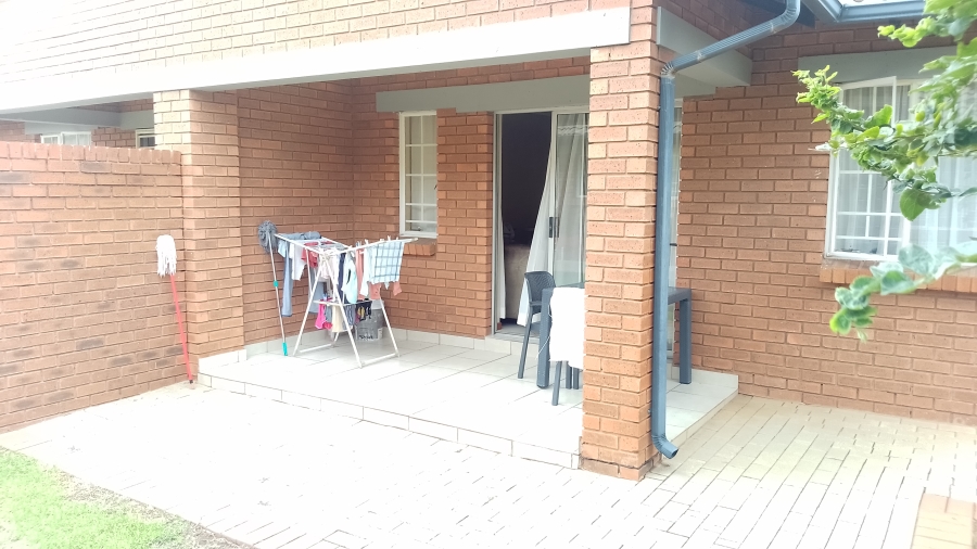 To Let 2 Bedroom Property for Rent in Monavoni Gauteng