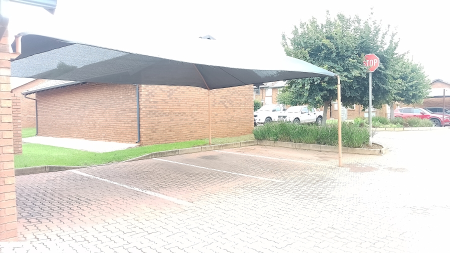 To Let 2 Bedroom Property for Rent in Monavoni Gauteng